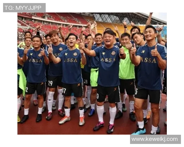 香港足球明星队赛后合唱展现团结精神与激情时刻